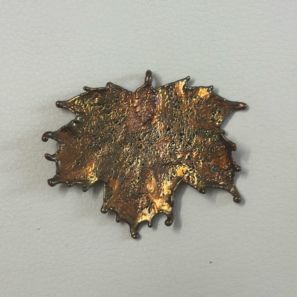 Maple leaf pendant